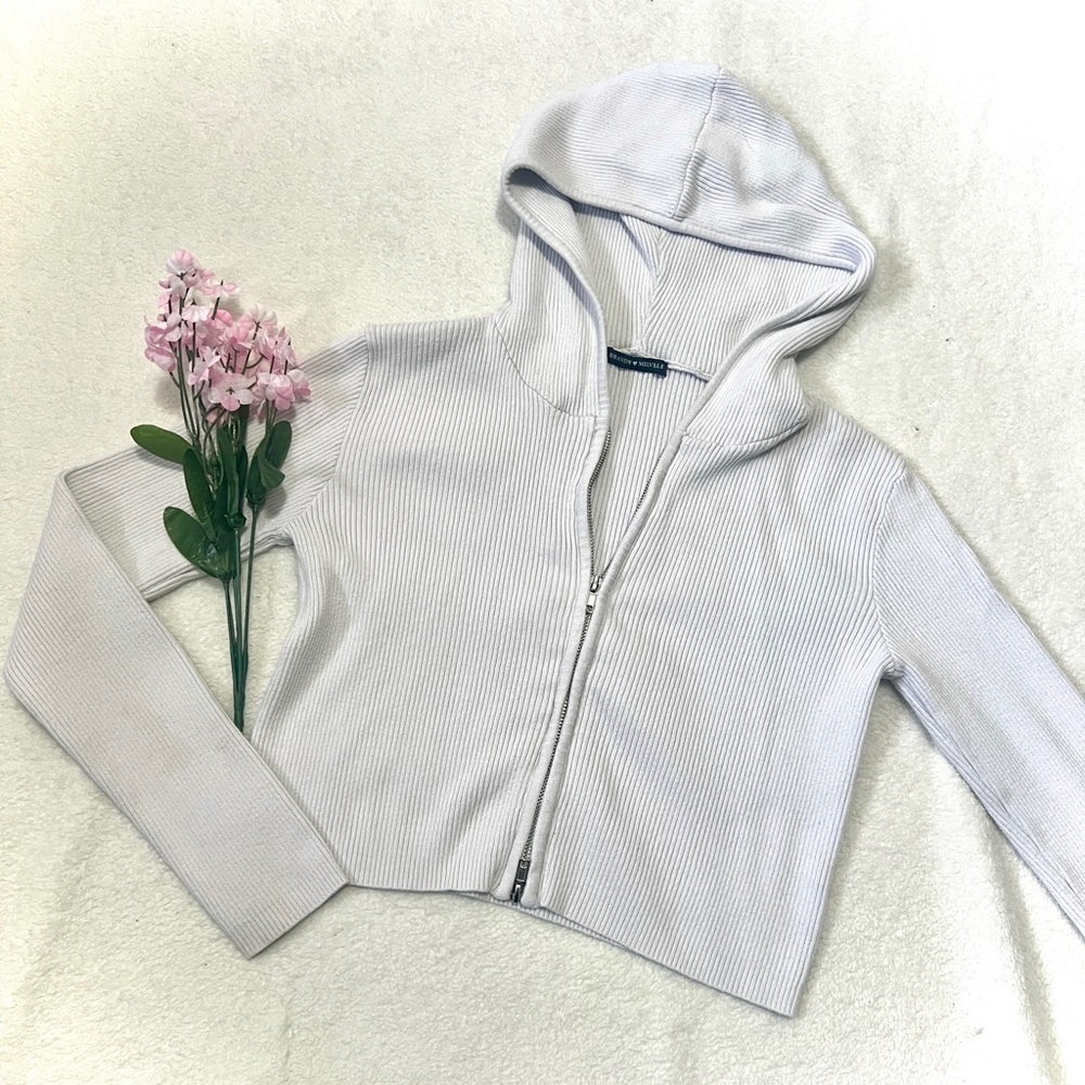 Brandy Melville Cropped Zip-Up Hooded Sweatshirt - Medium*
